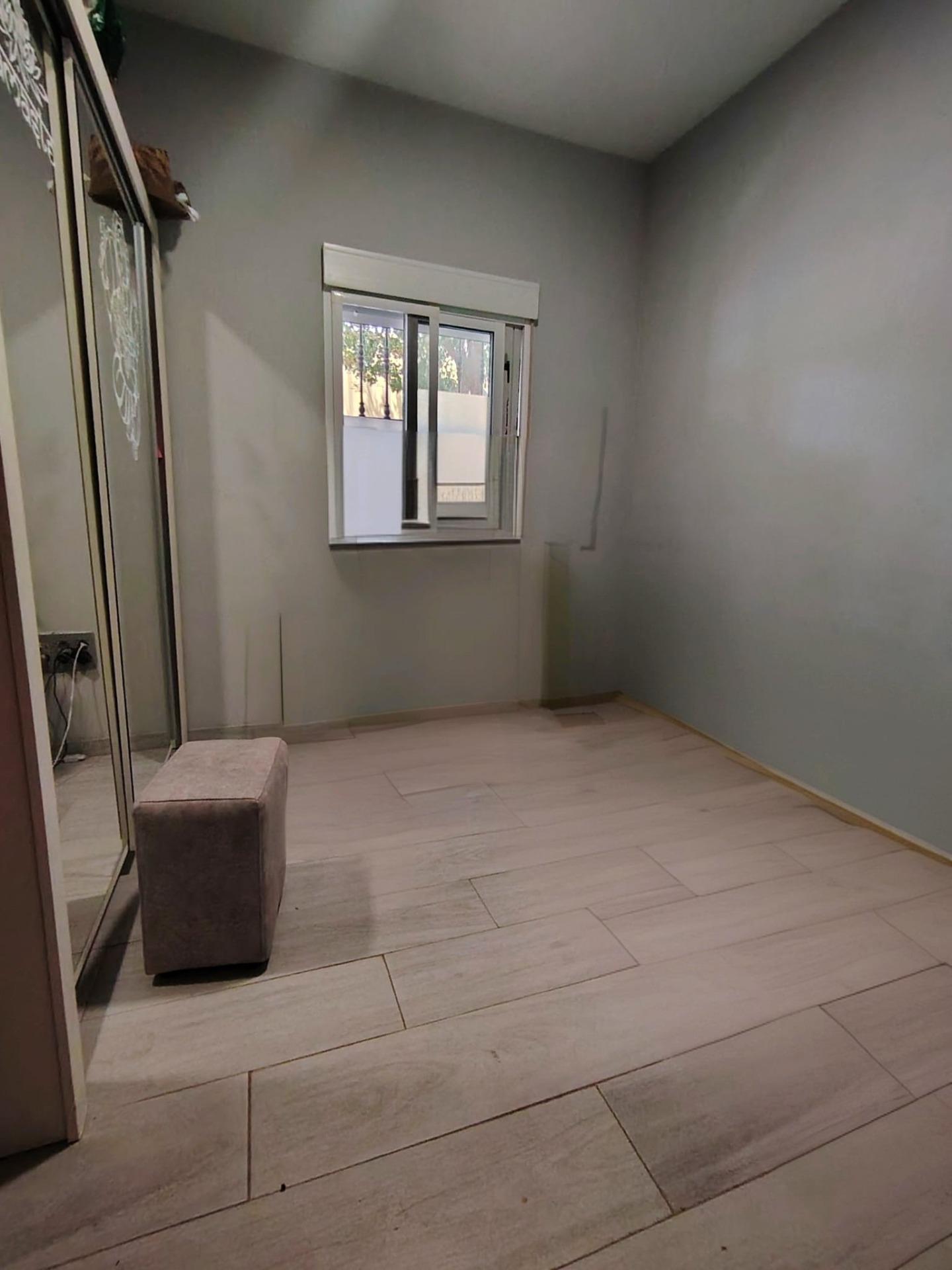 Piso en Carranque, para entrar, con bonito patio privado