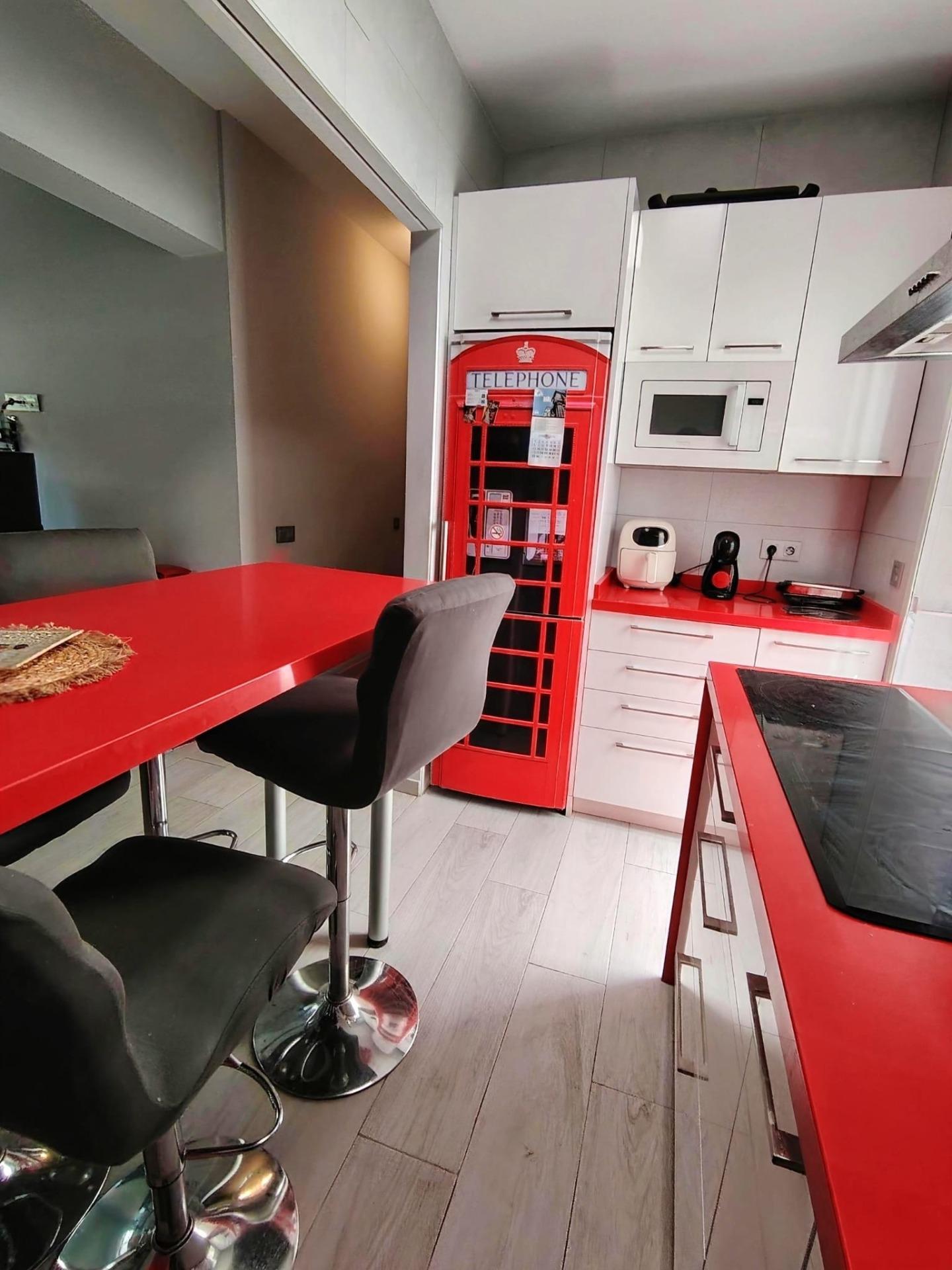 Piso en Carranque, para entrar, con bonito patio privado