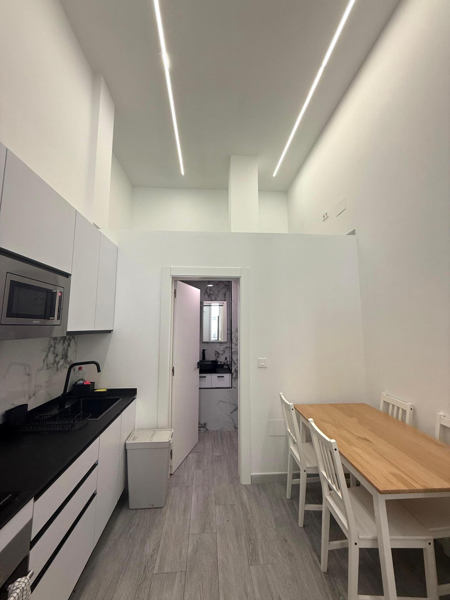 Espectacular apartamento a estrenar a un paso del centro histórico de Málaga con licencia vacacional