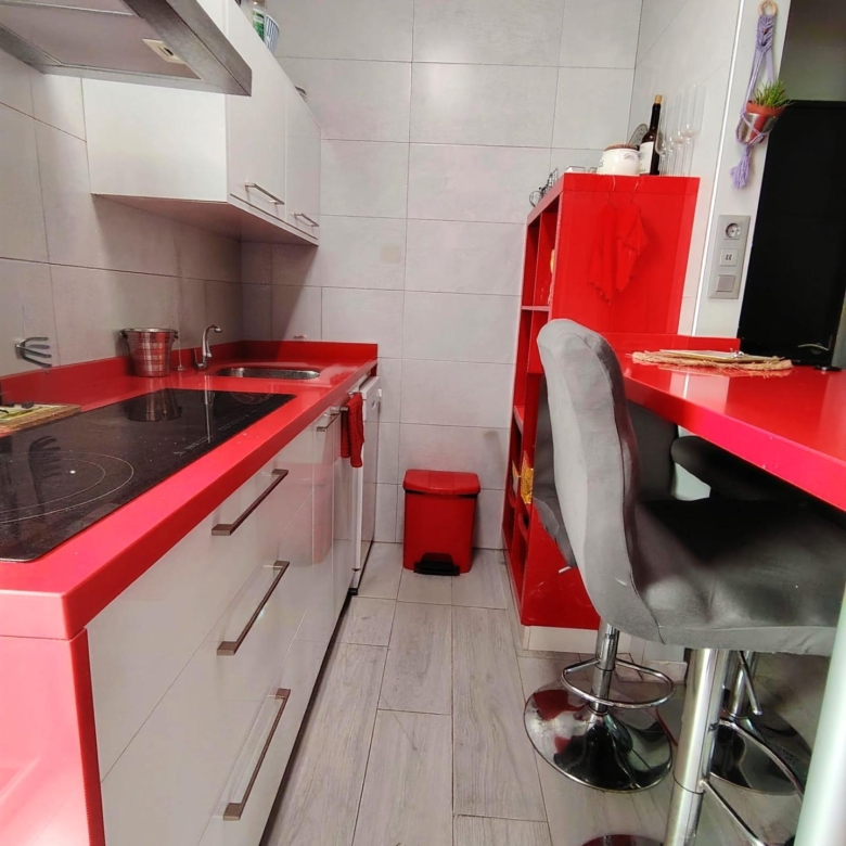 Piso en Carranque, para entrar, con bonito patio privado