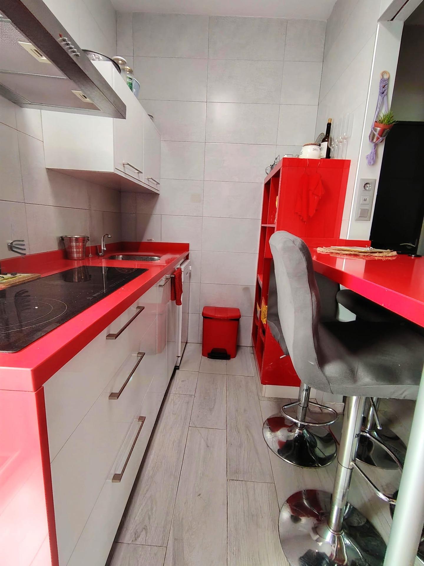 Piso en Carranque, para entrar, con bonito patio privado