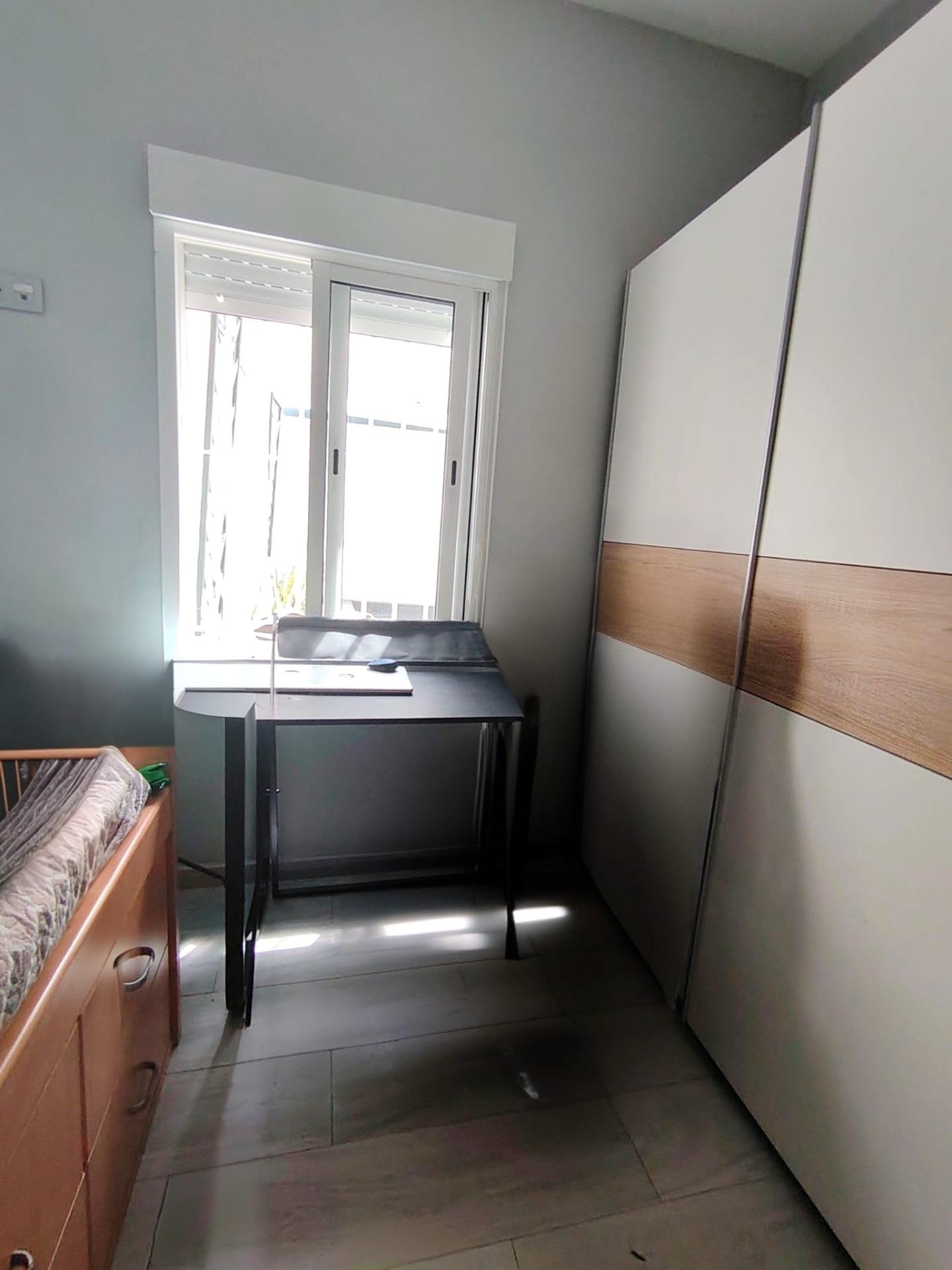 Piso en Carranque, para entrar, con bonito patio privado