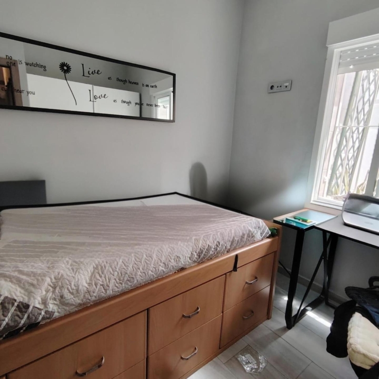 Piso en Carranque, para entrar, con bonito patio privado