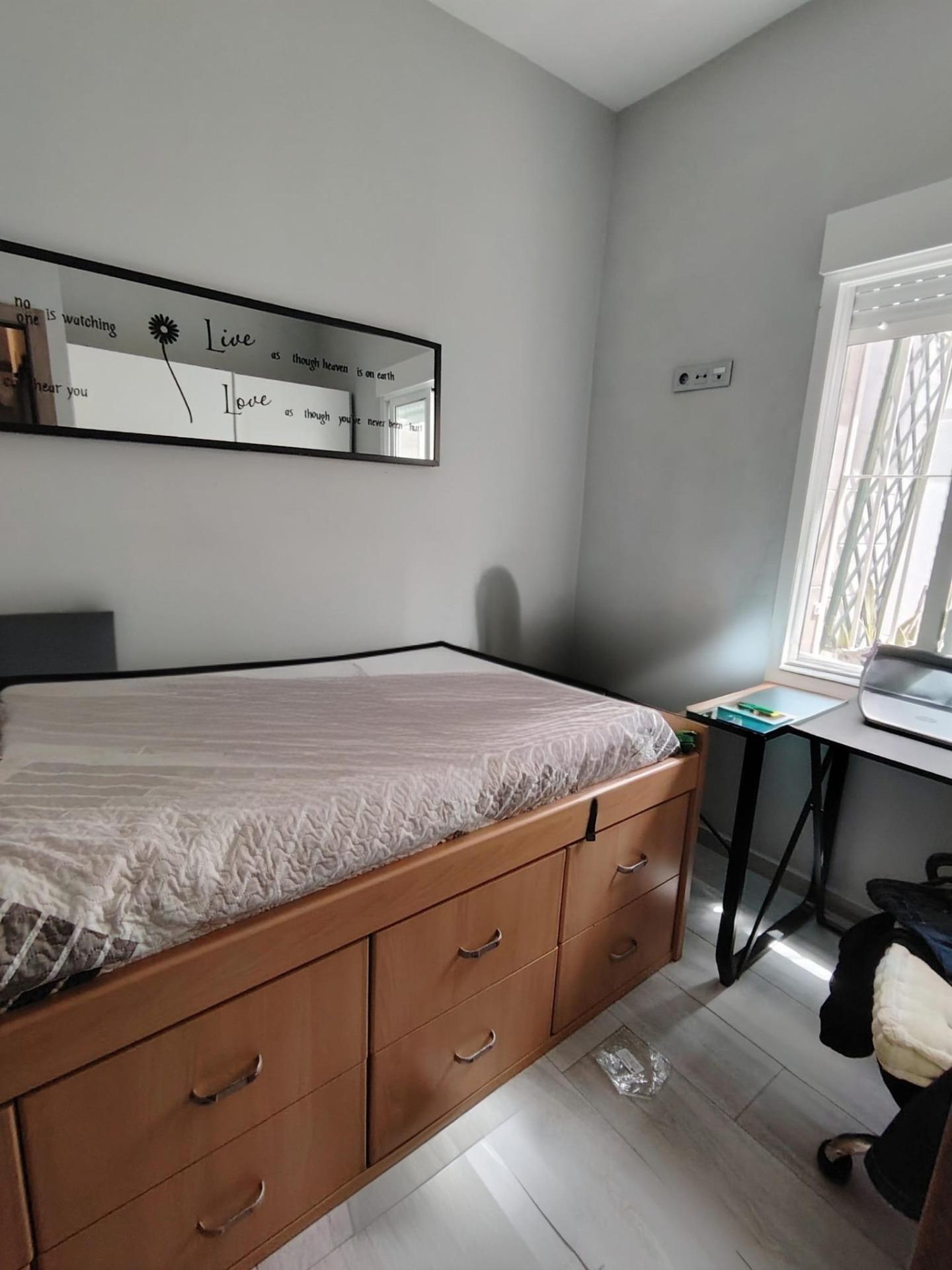 Piso en Carranque, para entrar, con bonito patio privado