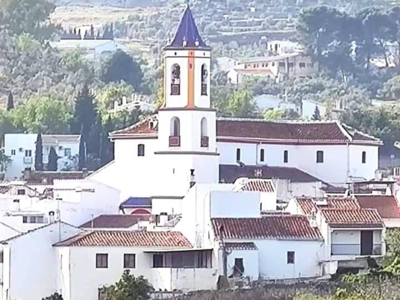 Casa en venta en Yunquera, vistas espectaculares y parcela de 1.600 m². A sólo 500m2 del pueblo. Con licencia turística.