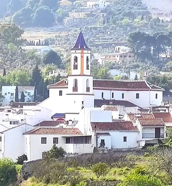 Casa en venta en Yunquera, vistas espectaculares y parcela de 1.600 m². A sólo 500m2 del pueblo. Con licencia turística.