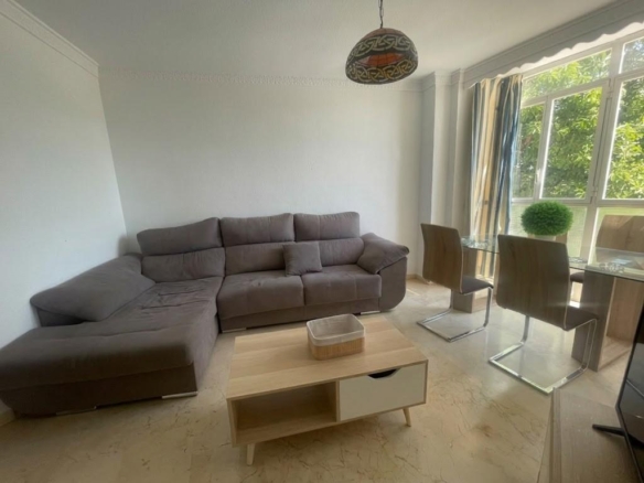 Piso en venta en pleno centro de Málaga con 3 habitaciones, terraza adosa y patio