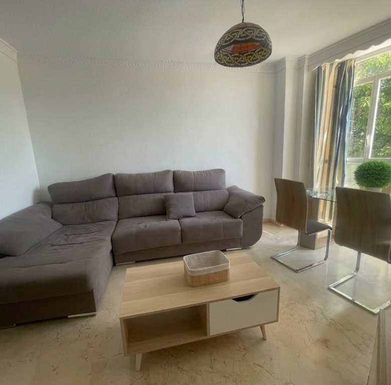 Piso en venta en pleno centro de Málaga con 3 habitaciones, terraza adosa y patio