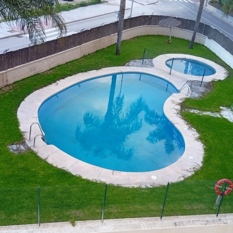 Piso amplio en calle Dolores Ibarruri (Avenida Europa- Puerta de Málaga).