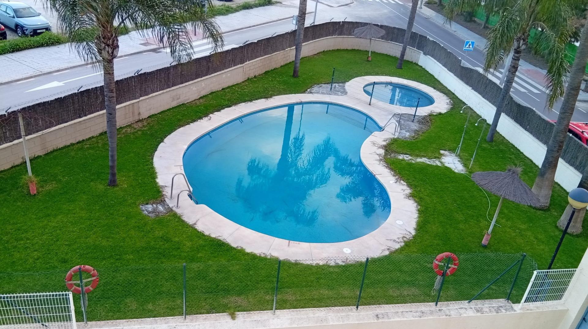 Piso amplio en calle Dolores Ibarruri (Avenida Europa- Puerta de Málaga).