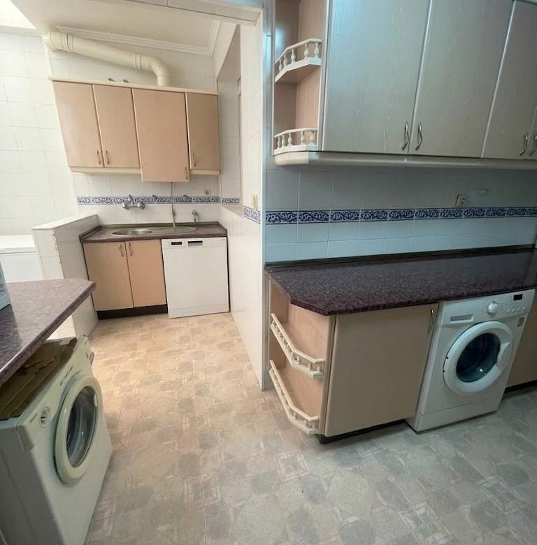 Piso en venta en pleno centro de Málaga con 3 habitaciones, terraza adosa y patio