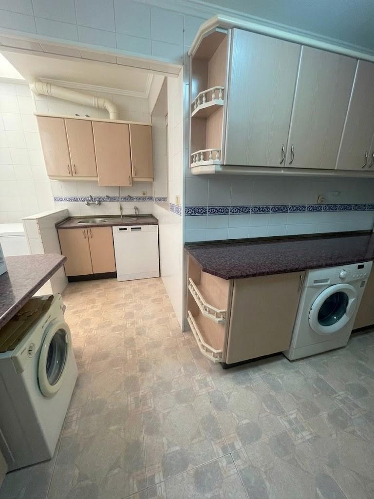 Piso en venta en pleno centro de Málaga con 3 habitaciones, terraza adosa y patio
