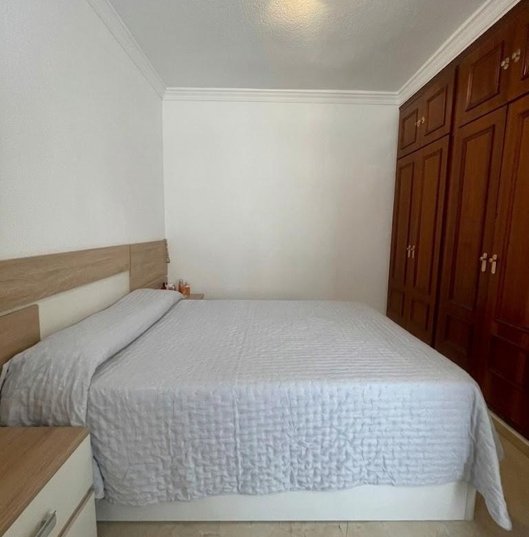 Piso en venta en pleno centro de Málaga con 3 habitaciones, terraza adosa y patio