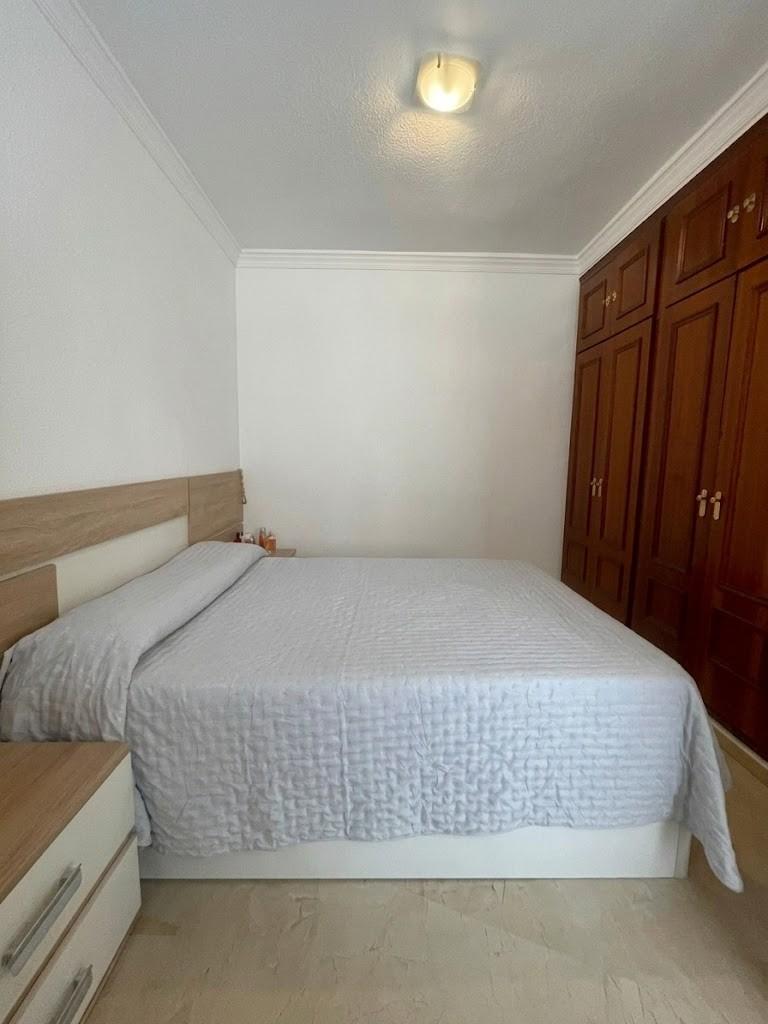 Piso en venta en pleno centro de Málaga con 3 habitaciones, terraza adosa y patio