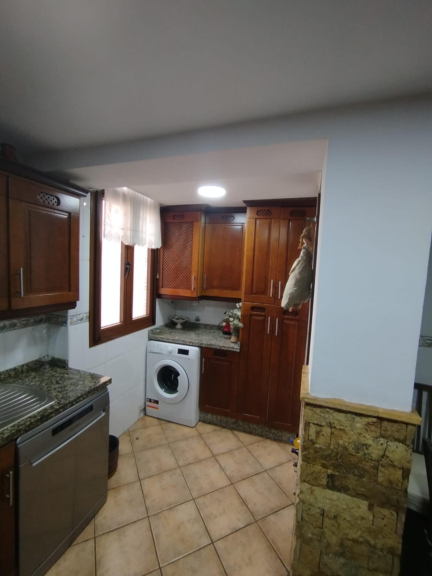 Piso amplio en calle Dolores Ibarruri (Avenida Europa- Puerta de Málaga).
