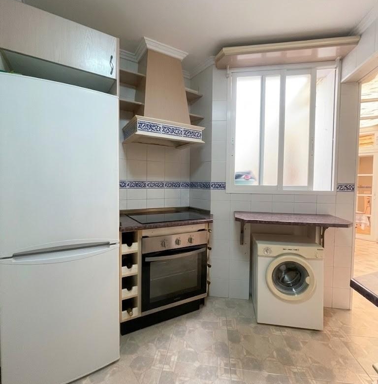 Piso en venta en pleno centro de Málaga con 3 habitaciones, terraza adosa y patio