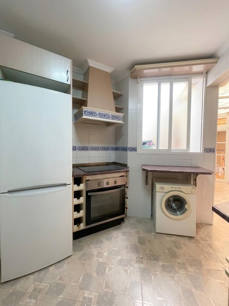 Piso en venta en pleno centro de Málaga con 3 habitaciones, terraza adosa y patio
