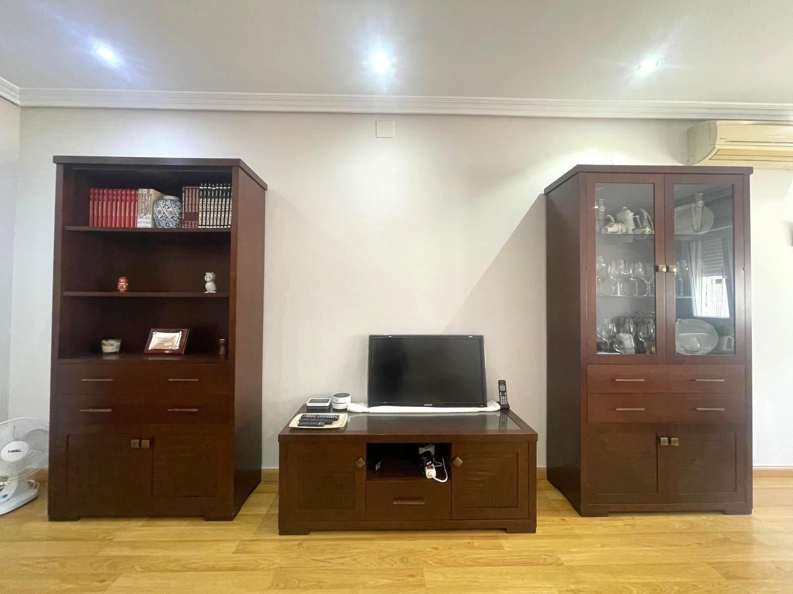 Gran piso en venta en recinto cerrado con terraza y garaje a 2 minutos de la playa.