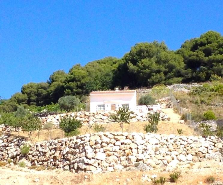 Casa en venta en Yunquera, vistas espectaculares y parcela de 1.600 m². A sólo 500m2 del pueblo. Con licencia turística.