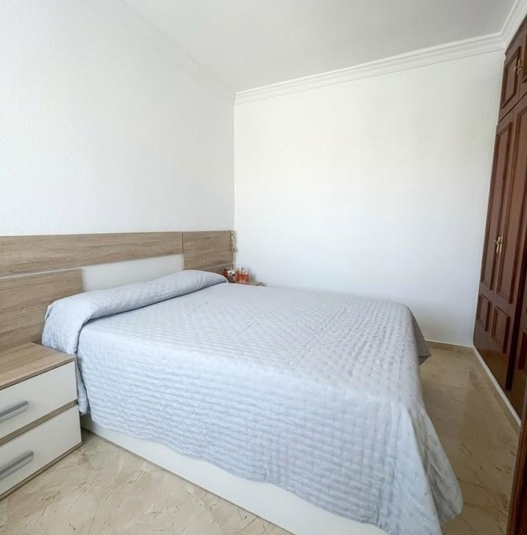 Piso en venta en pleno centro de Málaga con 3 habitaciones, terraza adosa y patio