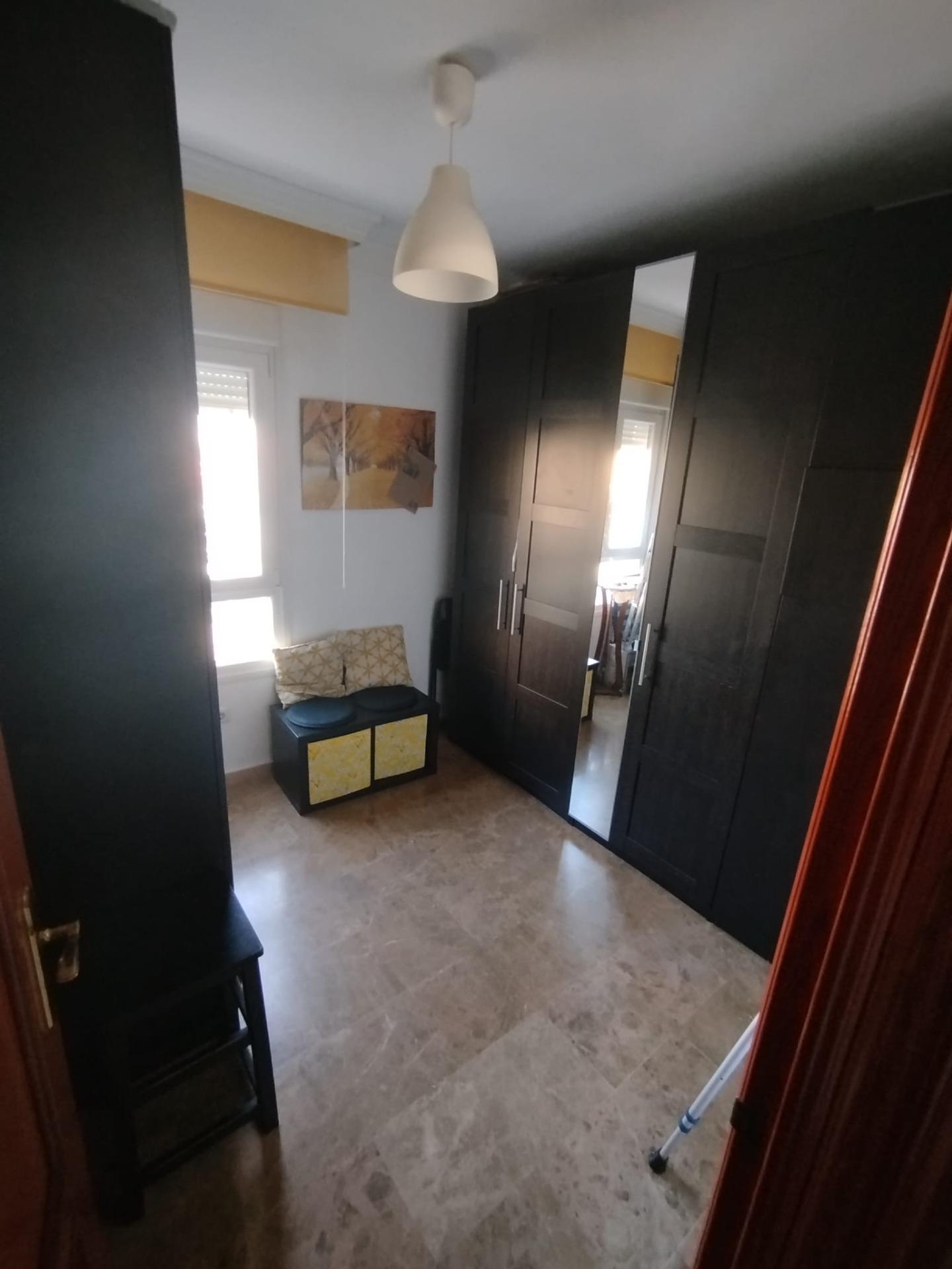 Piso amplio en calle Dolores Ibarruri (Avenida Europa- Puerta de Málaga).