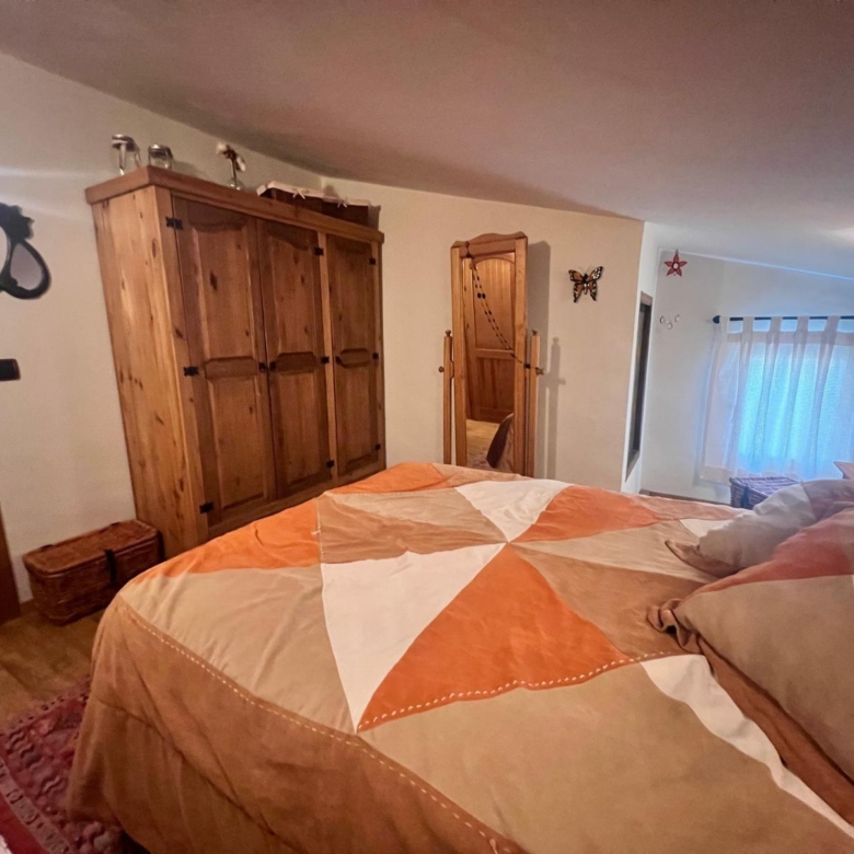 Casa en venta en Yunquera, vistas espectaculares y parcela de 1.600 m². A sólo 500m2 del pueblo. Con licencia turística.