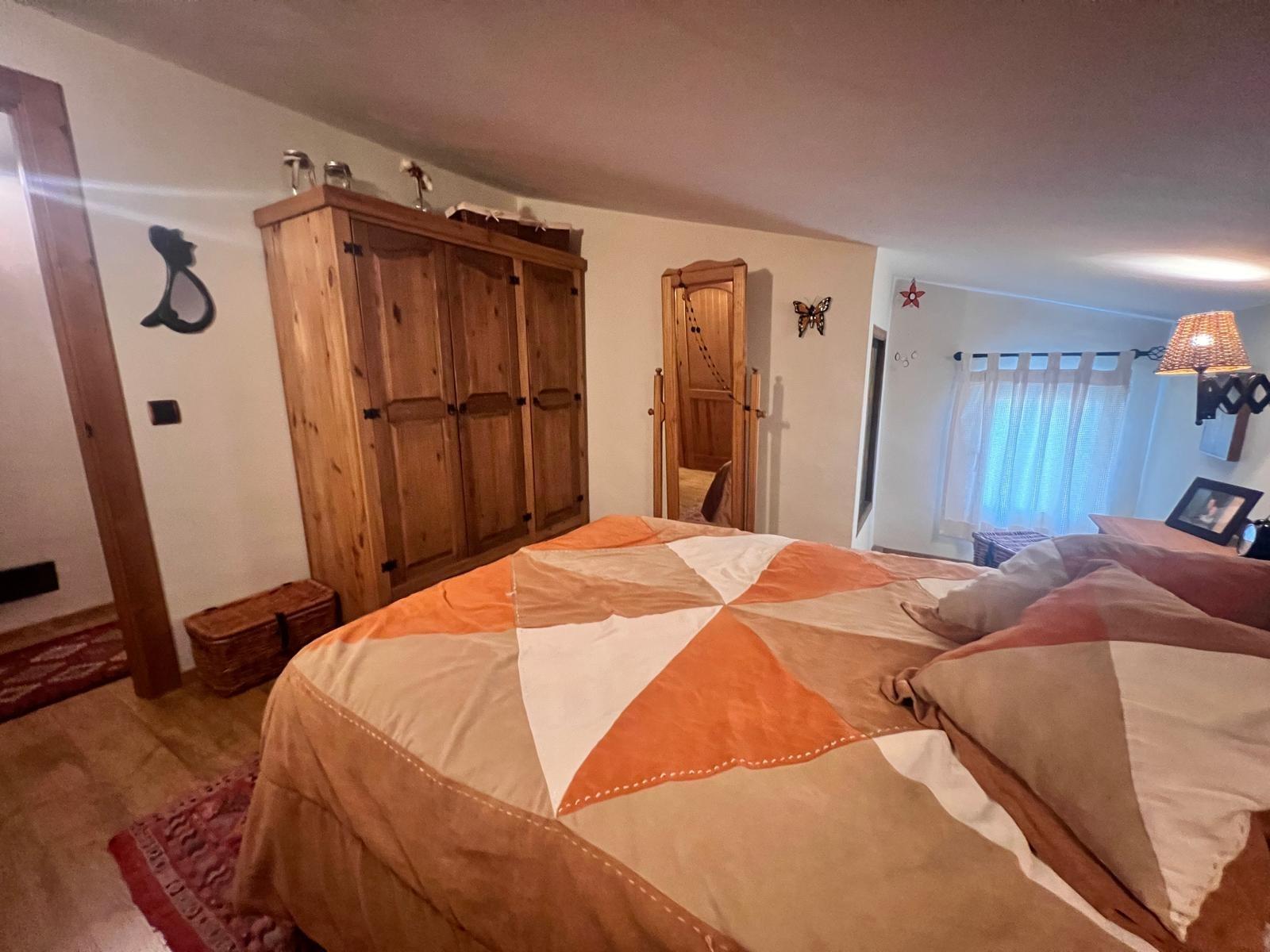 Casa en venta en Yunquera, vistas espectaculares y parcela de 1.600 m². A sólo 500m2 del pueblo. Con licencia turística.