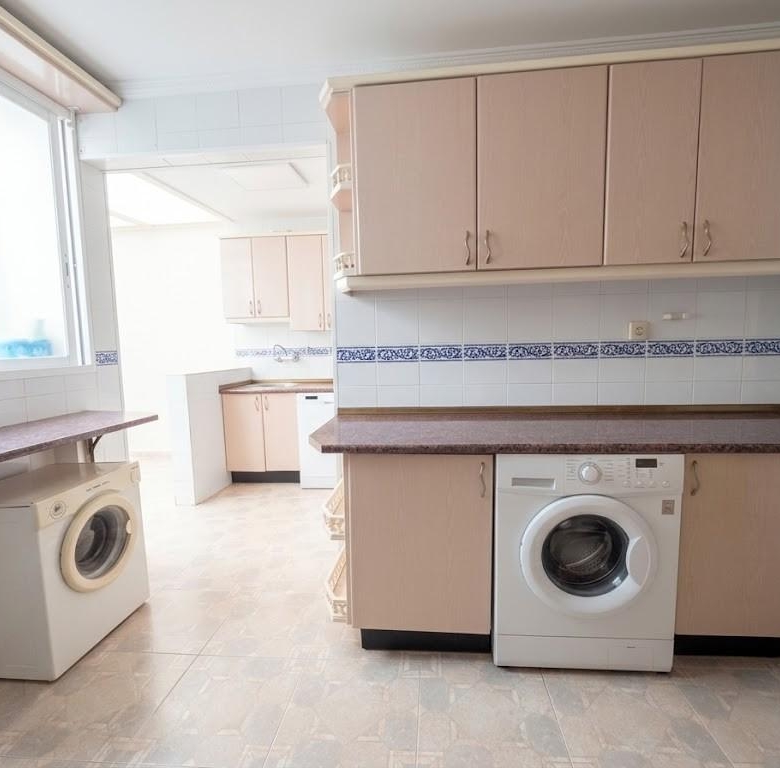 Piso en venta en pleno centro de Málaga con 3 habitaciones, terraza adosa y patio