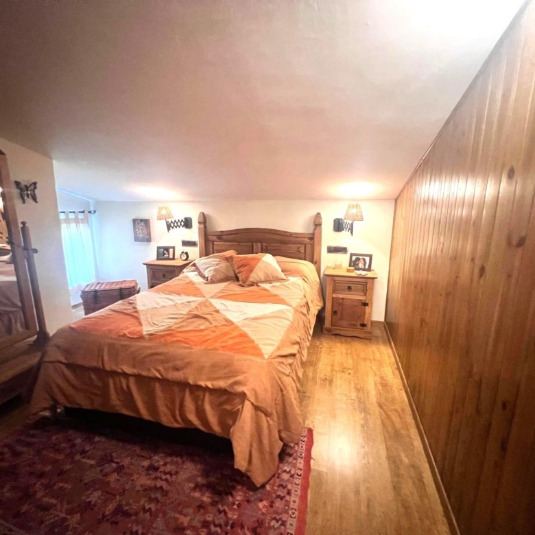 Casa en venta en Yunquera, vistas espectaculares y parcela de 1.600 m². A sólo 500m2 del pueblo. Con licencia turística.
