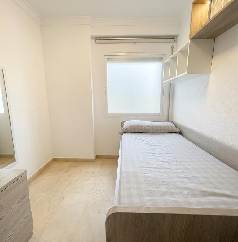 Piso en venta en pleno centro de Málaga con 3 habitaciones, terraza adosa y patio