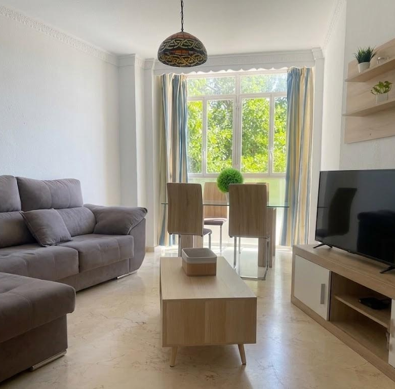 Piso en venta en pleno centro de Málaga con 3 habitaciones, terraza adosa y patio