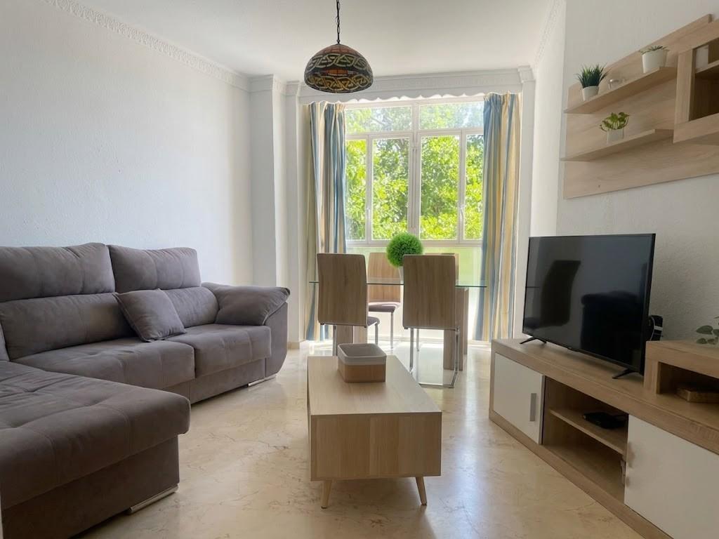 Piso en venta en pleno centro de Málaga con 3 habitaciones, terraza adosa y patio