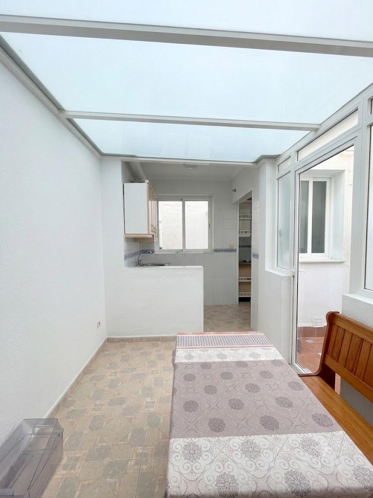 Piso en venta en pleno centro de Málaga con 3 habitaciones, terraza adosa y patio