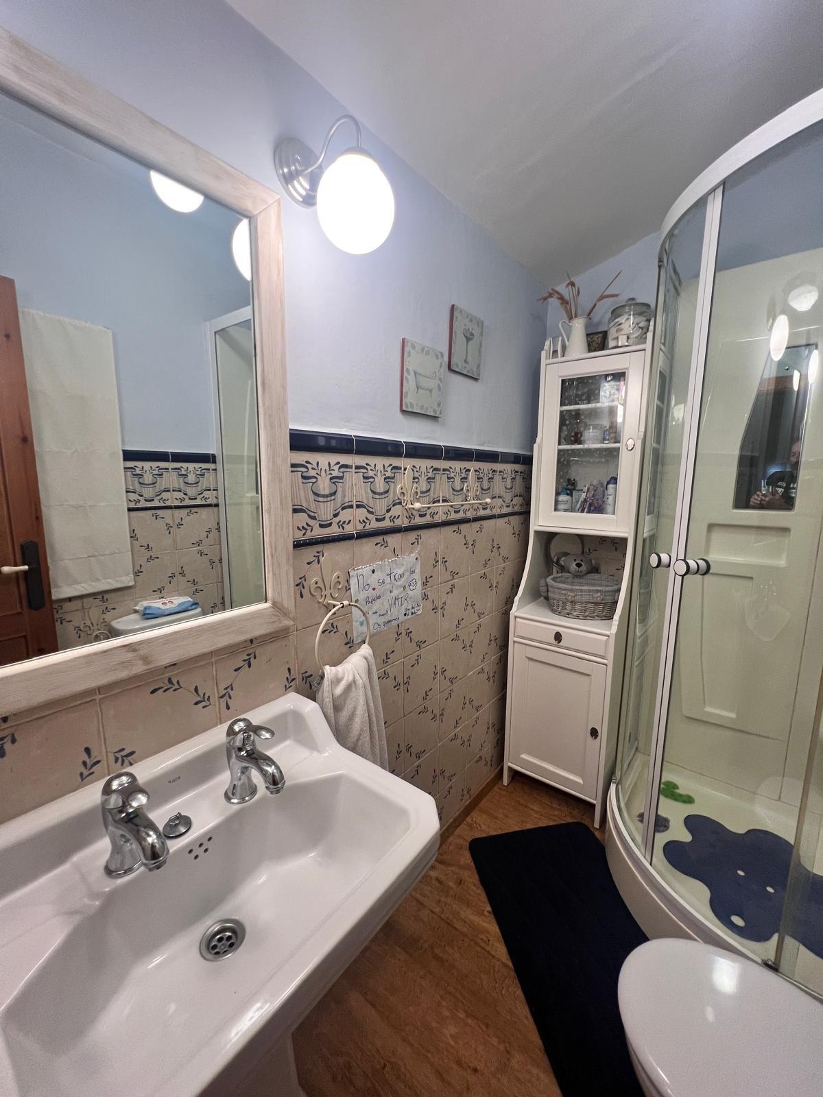 Casa en venta en Yunquera, vistas espectaculares y parcela de 1.600 m². A sólo 500m2 del pueblo. Con licencia turística.