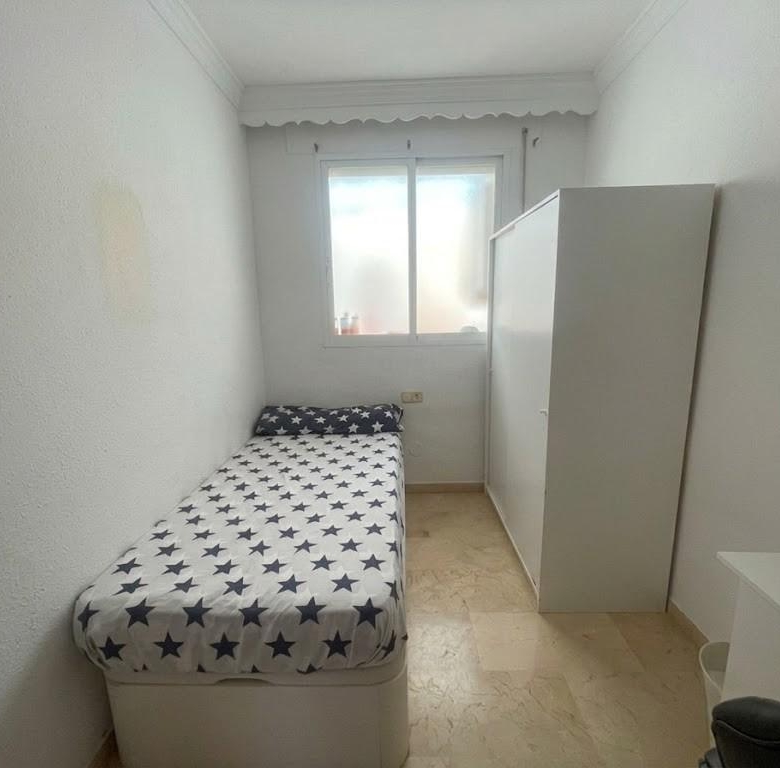 Piso en venta en pleno centro de Málaga con 3 habitaciones, terraza adosa y patio
