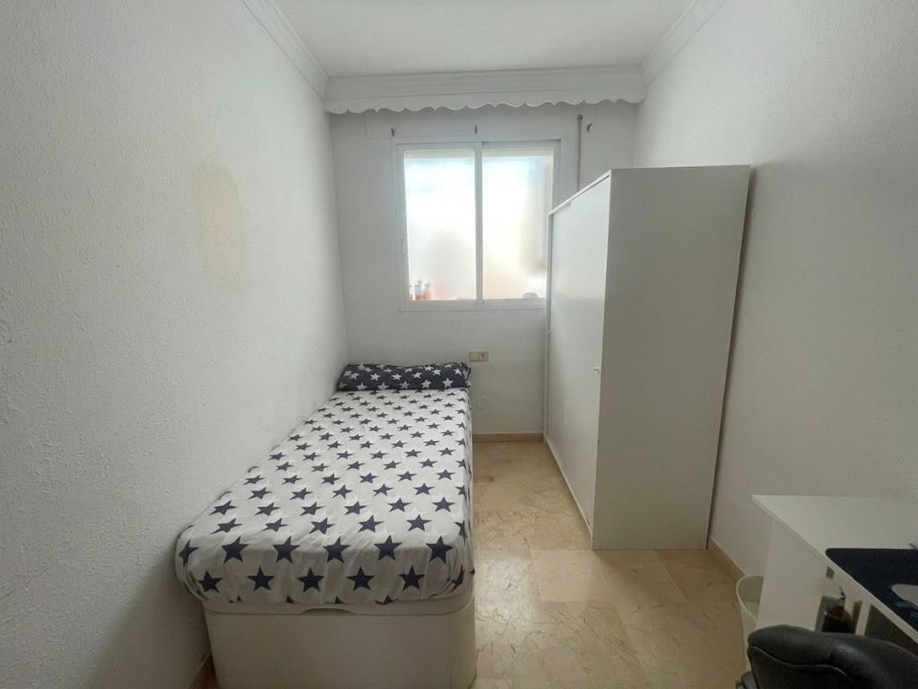 Piso en venta en pleno centro de Málaga con 3 habitaciones, terraza adosa y patio