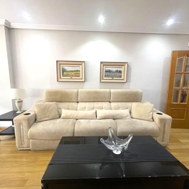 Gran piso en venta en recinto cerrado con terraza y garaje a 2 minutos de la playa.