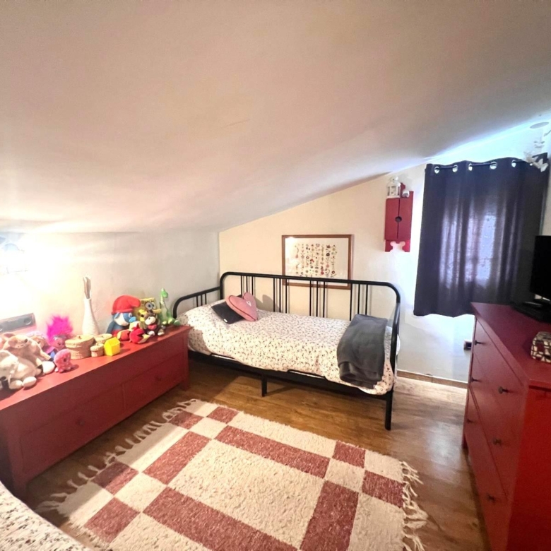 Casa en venta en Yunquera, vistas espectaculares y parcela de 1.600 m². A sólo 500m2 del pueblo. Con licencia turística.