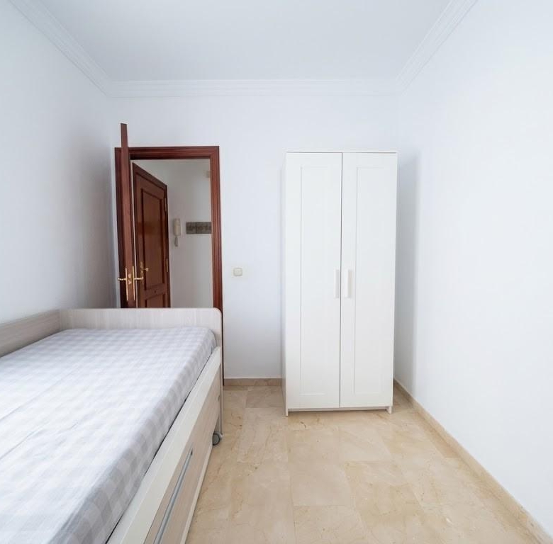 Piso en venta en pleno centro de Málaga con 3 habitaciones, terraza adosa y patio