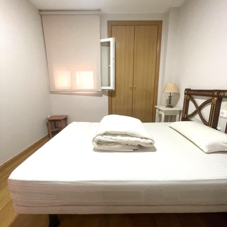 Gran piso en venta en recinto cerrado con terraza y garaje a 2 minutos de la playa.