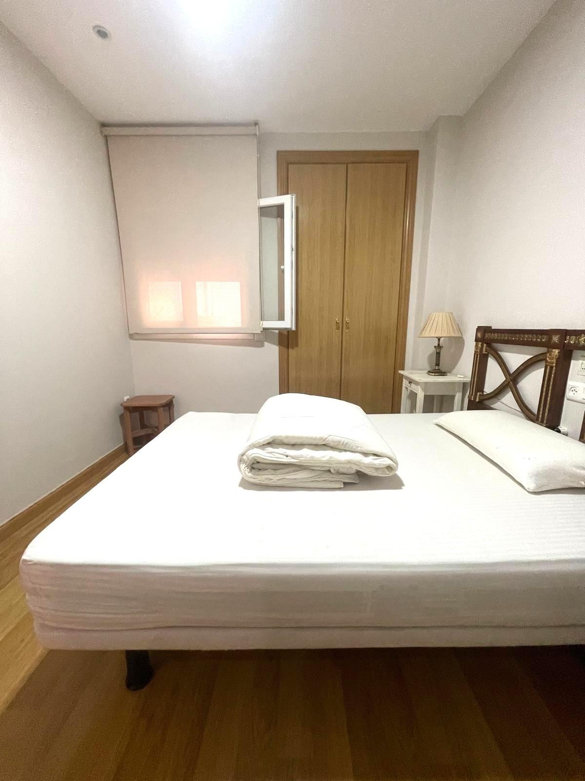 Gran piso en venta en recinto cerrado con terraza y garaje a 2 minutos de la playa.