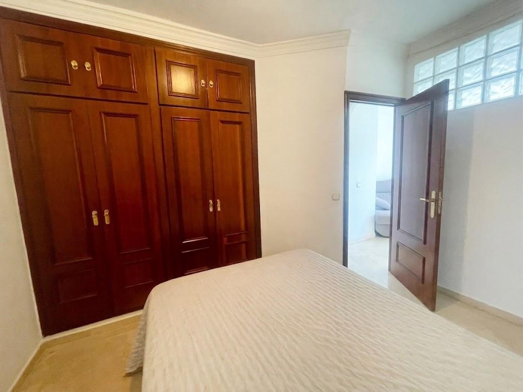 Piso en venta en pleno centro de Málaga con 3 habitaciones, terraza adosa y patio
