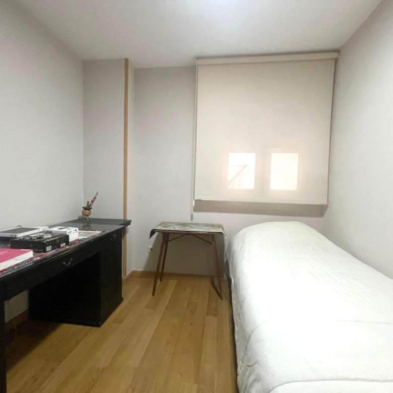 Gran piso en venta en recinto cerrado con terraza y garaje a 2 minutos de la playa.