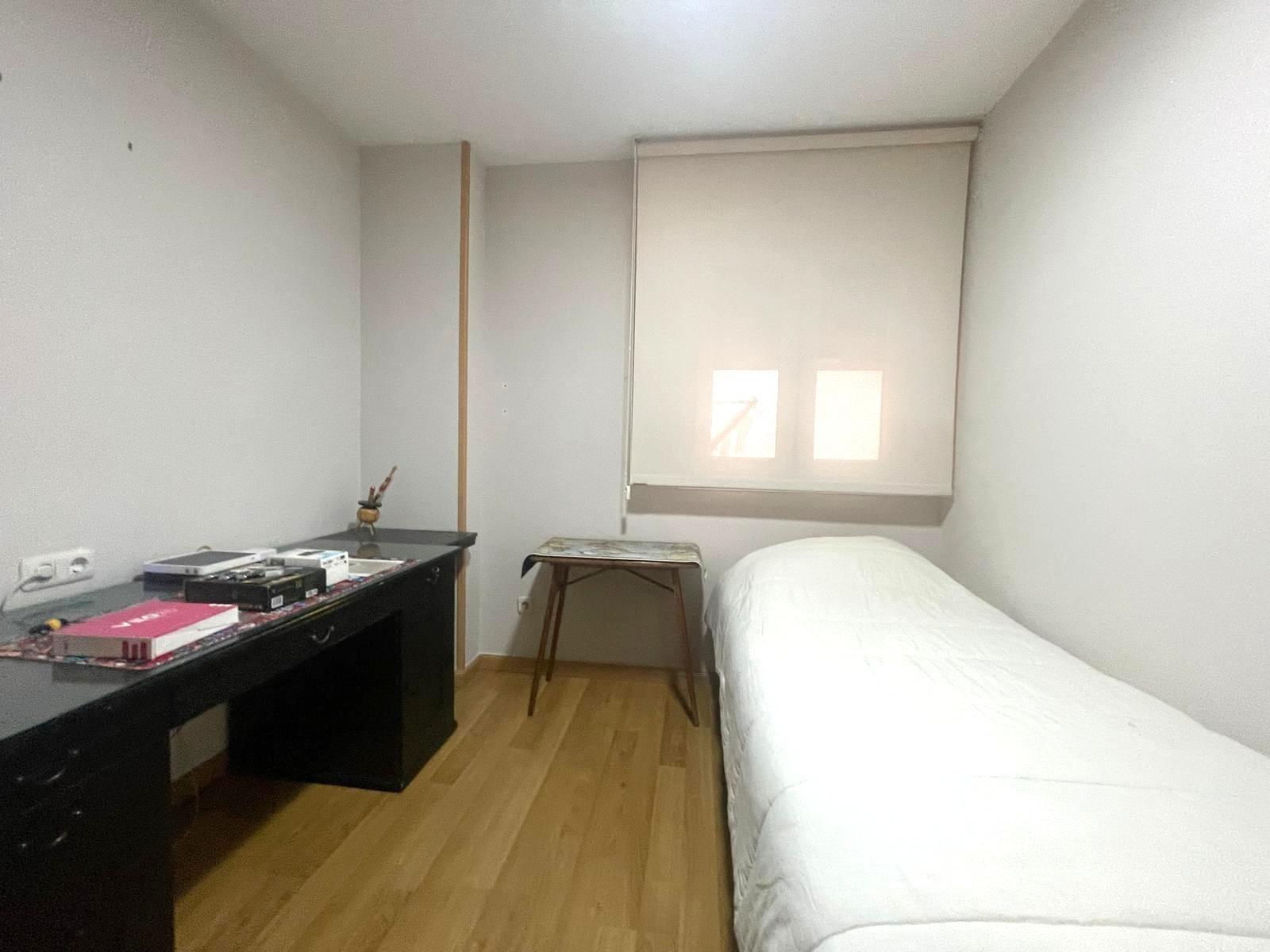 Gran piso en venta en recinto cerrado con terraza y garaje a 2 minutos de la playa.