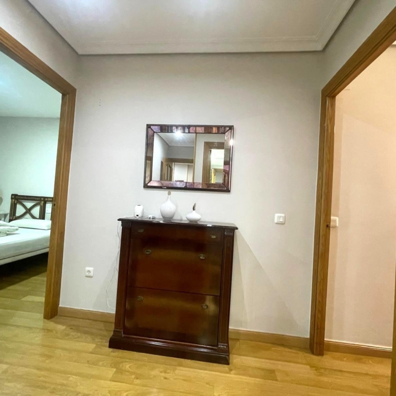 Gran piso en venta en recinto cerrado con terraza y garaje a 2 minutos de la playa.