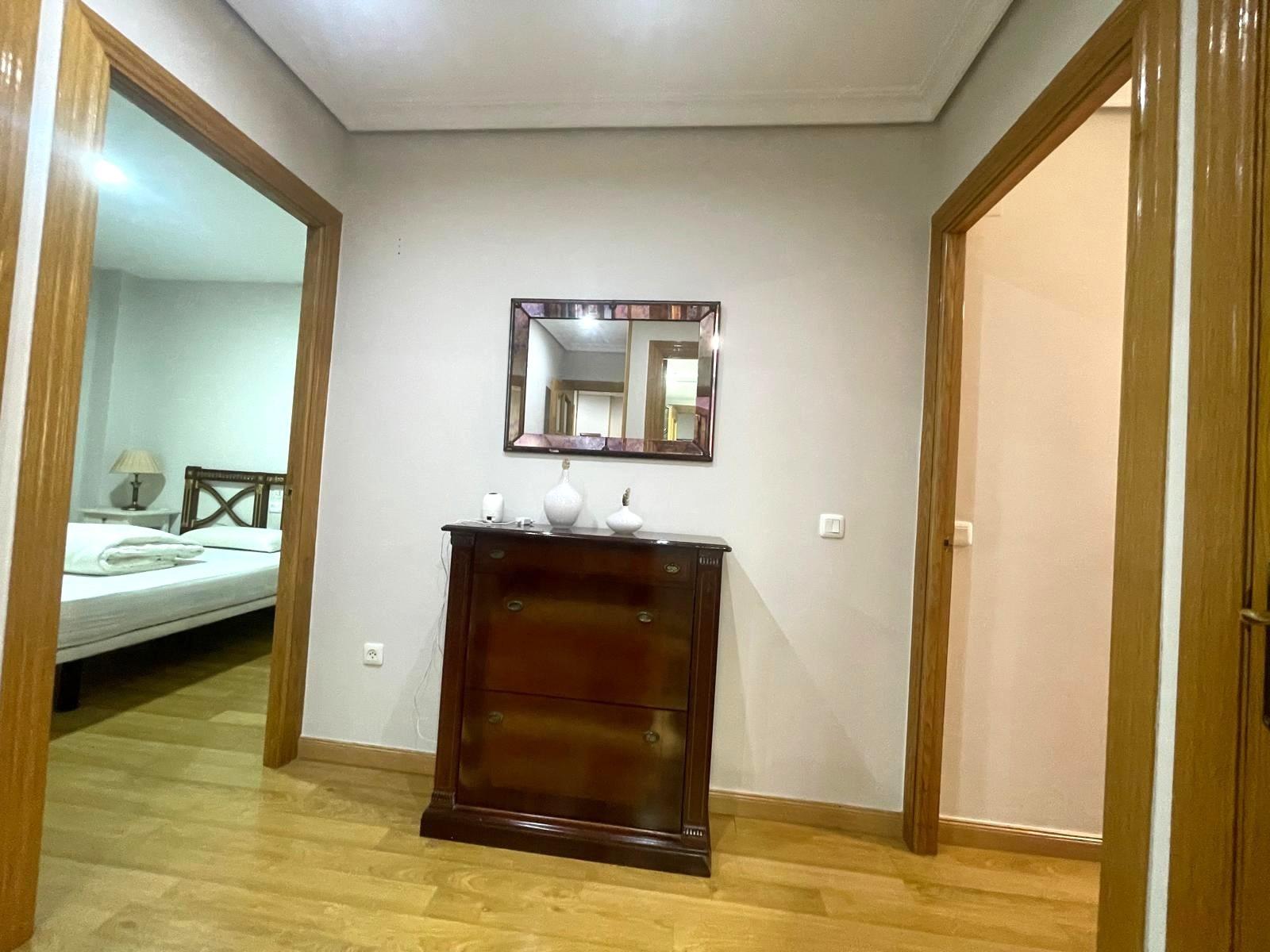 Gran piso en venta en recinto cerrado con terraza y garaje a 2 minutos de la playa.
