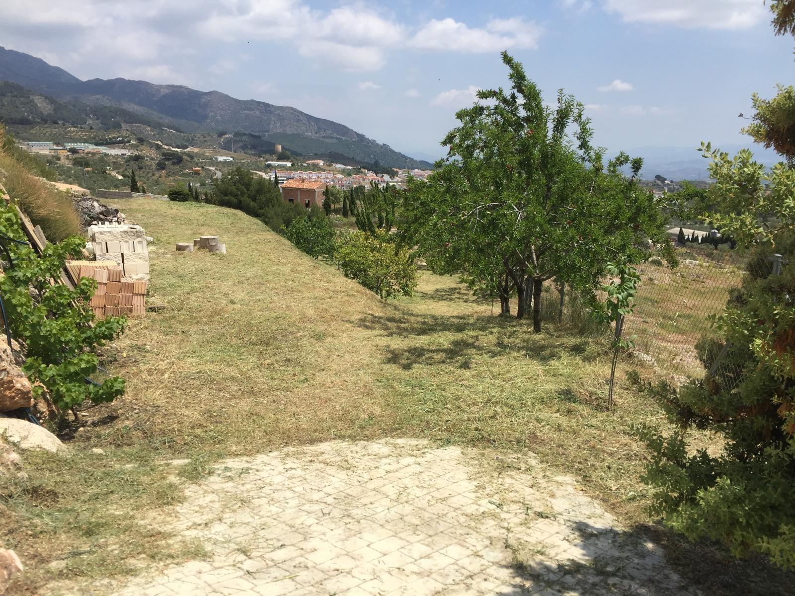 Casa en venta en Yunquera, vistas espectaculares y parcela de 1.600 m². A sólo 500m2 del pueblo. Con licencia turística.