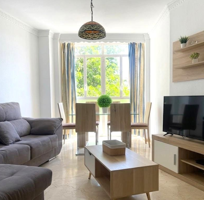 Piso en venta en pleno centro de Málaga con 3 habitaciones, terraza adosa y patio
