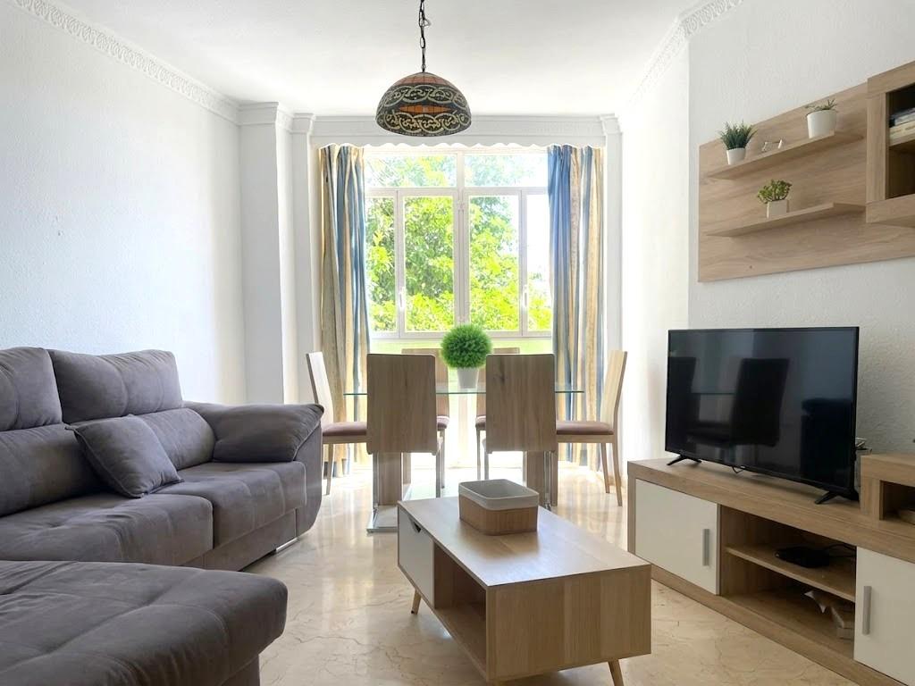 Piso en venta en pleno centro de Málaga con 3 habitaciones, terraza adosa y patio