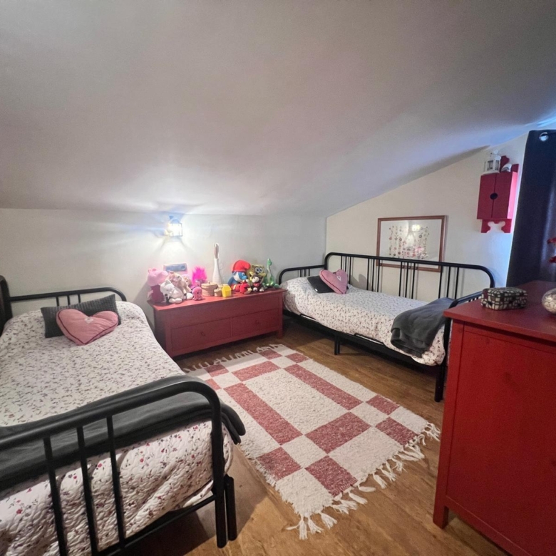 Casa en venta en Yunquera, vistas espectaculares y parcela de 1.600 m². A sólo 500m2 del pueblo. Con licencia turística.